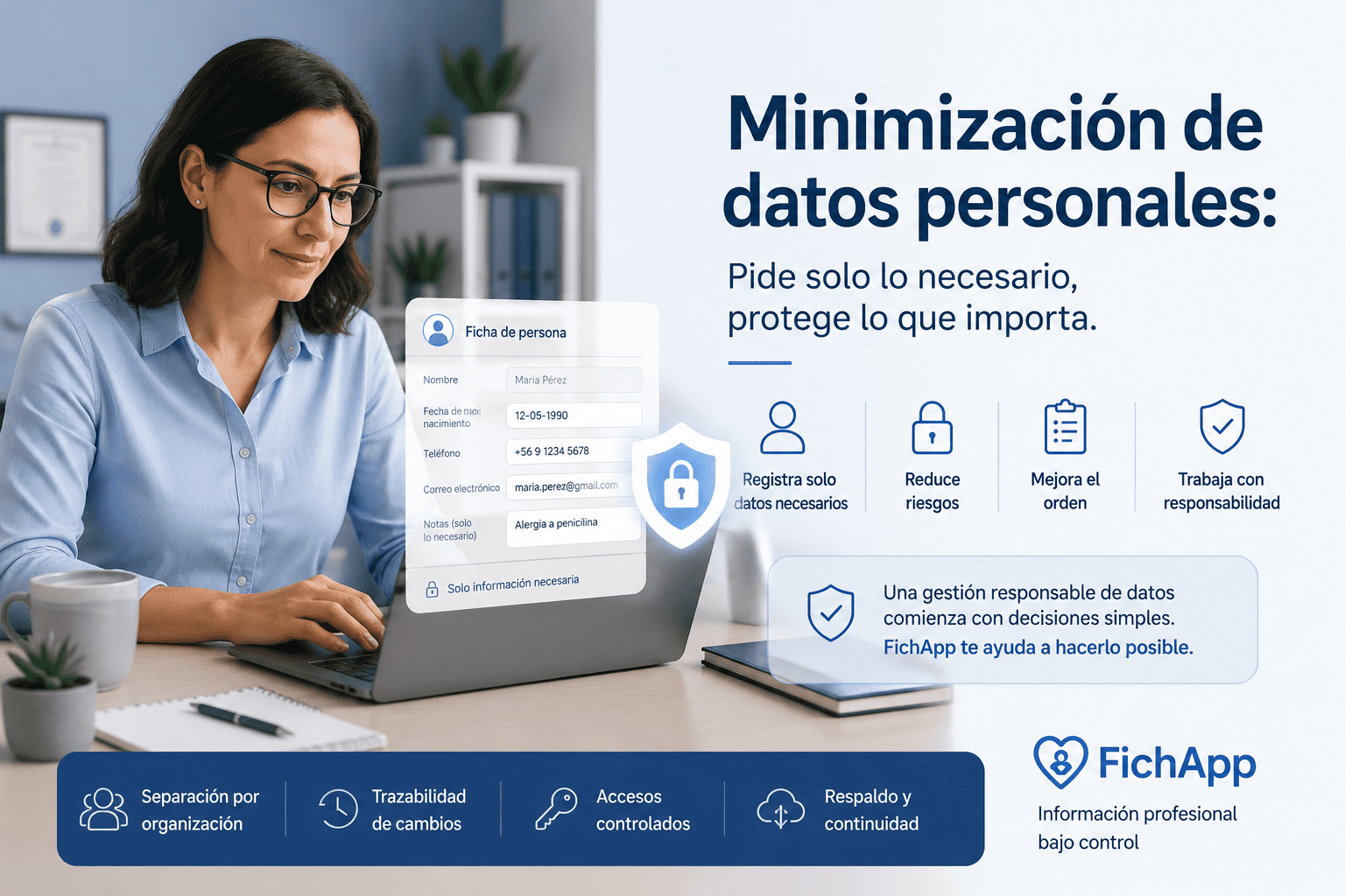 Profesional gestionando datos personales mínimos en una plataforma segura y ordenada